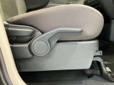 運転席はご自身の適切な運転ポジションへ移動可能なラチェットが付いております。