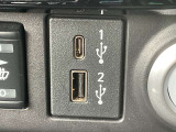前席USB電源です。