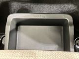 助手席アンダーボックスは運転用の替え靴や、車内に常備しておきたい子供用品、着替えた服などが収納できて便利です。女性に嬉しい収納スペースです★