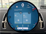 円形有機ELセンターディスプレイ、ミュージックサーバー、Bluetooth、ハンズフリーフォン付。