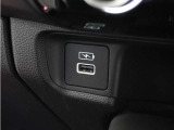 ◆USBチャージャー◆スマートフォンの充電等にも便利なUSBチャージャー!使いやすい場所に装備されています。