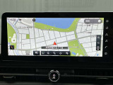 12.3インチ純正ナビゲーションは、BluetoothやHDMIスマホミラーリング対応。スマホの音楽やアプリを車内で楽しめ、ナビゲーションもスムーズ。あなたのドライブをより便利で楽しいものにします。