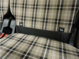 ◆ISOFIX◆シートベルトいらずでチャイルドシートと固定金具を連結するだけでガッチリ固定できます。