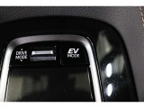 静粛性に優れた快適空間と静かな走りを実現。さらにEVモードではモーターのみでの走行でエンジン音や振動を感じさせない走りが楽しめます。