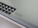 ◆助手席エアバッグ◆SRSエアバッグは、シートベルトだけでは防ぎきれない衝突時の衝撃から乗員を守るための安全装置。衝突時に瞬時に膨らみ、頭部や胸部がダッシュボードに直接衝突するのを防ぎます。