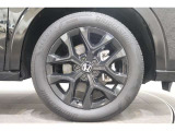 純正のアルミホイールが足元を飾ります!タイヤサイズは225/55R18 になります。