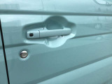 キーをポケットに入れたままでもドアのロック&アンロックができ、雨の日や、荷物の多い日に大活躍!