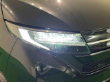 対象物が見やすく白く明るい光で夜間走行をサポートするLEDヘッドランプを搭載
