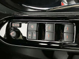 運転席側ウィンドウ開閉スイッチ