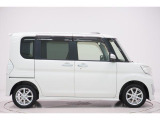県内13店舗にて常時500台以上ダイハツ車を展示中です。見て、触って、納得のいく一台をぜひ見つけてください。