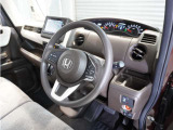 ◆視界広々で非常に運転しやすくロングドライブでも疲れを感じさせないすっきりとまとまったインパネ周りです。