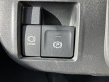 知識と経験が豊富な国家資格整備士が常駐しています。車両の細部まで見逃さない確かな技術でメンテナンスを行うため、点検・修理・整備のすべての工程において高い信頼感を提供しています。