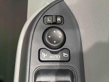 オート格納機能付きミラー キーフリーシステムのドア施錠に連動して自動的に格納!乗降時のミラー操作の手間が省けて便利です♪閉じ忘れを防げるほか、降車の直前まで後方の確認ができます!!