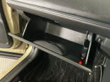 【グローブボックス】収納スペースがあるので車内が散らからずに助かります。ちょっとした物を入れるのにいいですね♪
