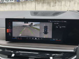 リアビューカメラ、トップビュー+サイドビューカメラ名前の通り車体後方を映し出すカメラと、車両周辺を真上から見た画像を合成して表示するカメラです。もちろんサイドビューカメラも付属します。