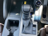 前進時や後退時に使うシフトレバーは、操作が楽でストレスなく運転を楽しめます♪