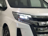 LEDヘッドライトです。デザイン性がよくとても明るいので、夜間の走行や悪天候でも安心です。しかも長寿命!