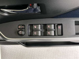 パワーウィンドウは運転席ワンタッチ式になっています。挟み込み防止機能付きなので小さなお子様やペットの安全も確保します。