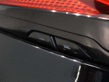 パワーバックドアを装備しています。開閉スイッチは車両側面両側に配置、後ずさりすることなく開閉できます。