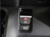 【電動パーキングブレーキ】スイッチ操作で力も手間もいらず簡単操作。【オートブレーキホールド機能】停止時にブレーキペダルから足を離してもブレーキは効いたまま!アクセルオンで自動解除。