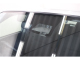 レーザーレーダーと前方カメラの2つのセンサーで各運転支援装置の作動に必要情報を認識しています。