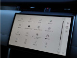 11.4インチの大型タッチスクリーン。視認性に優れたディスプレイで、ナビゲーションや車両設定などを直感的に操作できます。