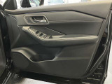運転席ドア内張りです。