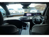 運転席から各種ボタンの操作がしやすいように設計されたデザイン。シンプルなつくりなので、運転が苦手な奥様も安心して運転することができます。