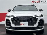 【ブラックStyle】シングルフレームグリルはAudiの象徴的なデザイン要素であり、一目でAudiとわかるスタイル、大きくて迫力のある形状が車のスポーティな印象を強調しており、魅力的なデザインとなっています。
