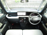 見晴らしの良い運転席まわりで街中でも扱いやすいのが魅力。毎日の運転を快適に楽しめます。