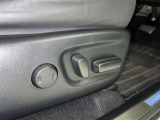パワーシート搭載。微妙な調整が手軽にでき、ピッタリのポジションで運転することが可能です。