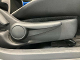 運転席はご自身の適切な運転ポジションへ移動可能なラチェットが付いております。
