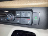 寒い季節もこちらのスイッチ一つでシートがポカポカに!これはかなり快適です!運転席と助手席にございます!!!