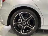 メルセデスベンツ純正アルミホイールは強度に優れ、デザイン性も兼ね備えております。