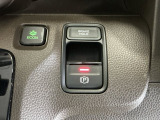 パーキングブレーキはスマートな電子制御式と合わせて渋滞時等にブレーキペダルから足を離しても停車状態を保持してくれるオートブレーキホールド機能で運転が楽になります。スタートはアクセルペダルを踏むだけ