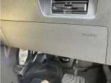 ニーエアバッグが運転者の膝周りを事故時の衝撃から守ってくれます。