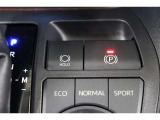 電動パーキングブレーキを搭載。スイッチ操作でパーキングブレーキを作動・解除することが可能ですので、操作の力が不要ですよ♪