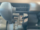 オ-トブレーキホールド搭載。信号待ちなどブレーキを踏んで停車した後に、ブレーキペダルから足を離しても、ブレーキ力を保持するので、足の疲れを軽減します。