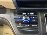 オートエアコンで、毎日のドライブを快適に。温度、風量を自動で調整し、理想的な車内環境を提供します。プラズマクラスター技術搭載の、フルオートエアコン。空気の浄化や脱臭に効果があります。