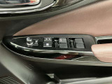 【運転席ドアスイッチ回り】パワーウィンドー[ロック機構]・電動格納式リモコンドアミラースイッチがまとまっているので操作しやすいです。