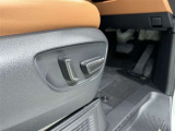 パワーシート搭載。微妙な調整が手軽にでき、ピッタリのポジションで運転することが可能です。