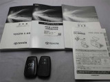 取説・メンテナンスノート・スマートキーの3点セットです。