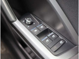Audi正規ディーラーが高品質をお約束。高度な訓練・教育を受けたAudi専任メカニックが、100項目にもおよぶ精密な点検を実施いたします。すべてをクリアしたAudi車だけが、あなたのお手元に届けられるのです。
