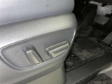 パワーシート搭載。微妙な調整が手軽にでき、ピッタリのポジションで運転することが可能です。
