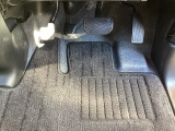 自然でリラックスした運転姿勢をとることが可能です♪
