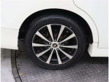 アルミホイールです♪足元をすっきり見せるだけではなく車体の軽量化で燃費向上にもつながっています♪