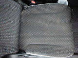 【運転席シート】へたりがちな運転席も大きなへたりがなく、綺麗な状態です。