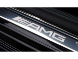 【メルセデスAMG ロゴ入り スカッフプレ-ト】イルミネ-ション付きなので夜でも華やかな演出で車内に乗り込めます。
