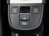 電子制御パーキングブレーキ搭載で指一本で簡単に操作することができます。さらに停車中に、ブレーキペダルを踏み続けなくても、自動的にブレーキを保持する機能である、オートマチックブレーキホールド付きです。