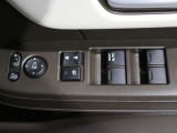 運転席のスイッチ類です。